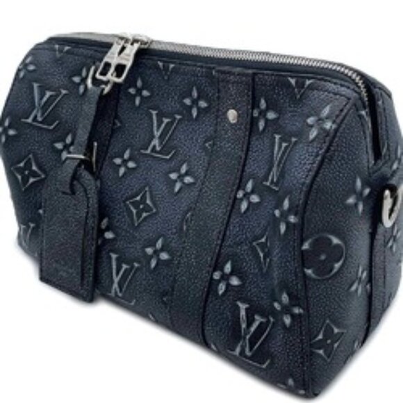 Louis Vuitton Monogram Debossed City Keepall M21448 - COA Included - Picture 2 of 13